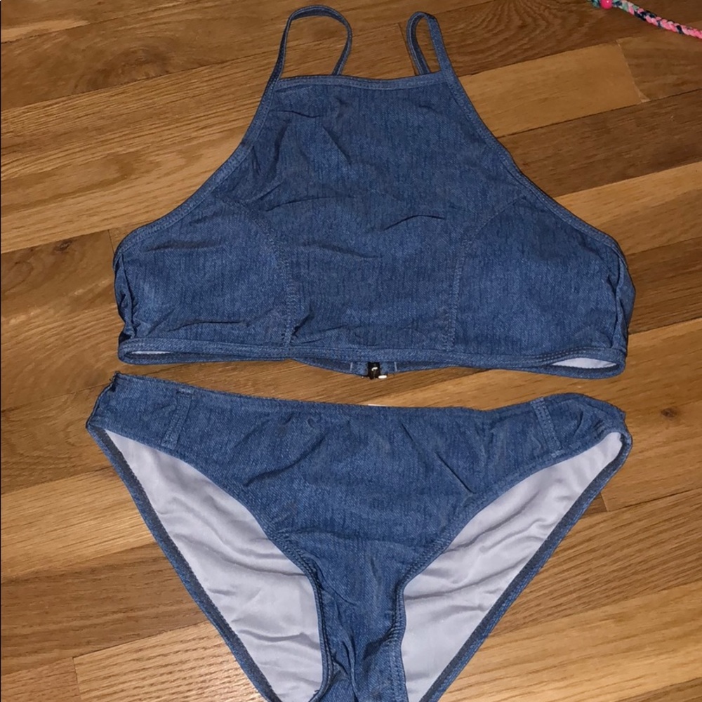 Cute Bikini! - image 1